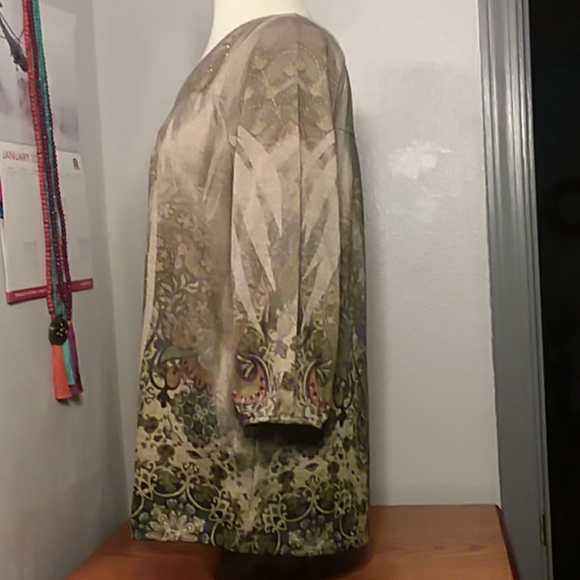 One World Top - Picture 5 of 6